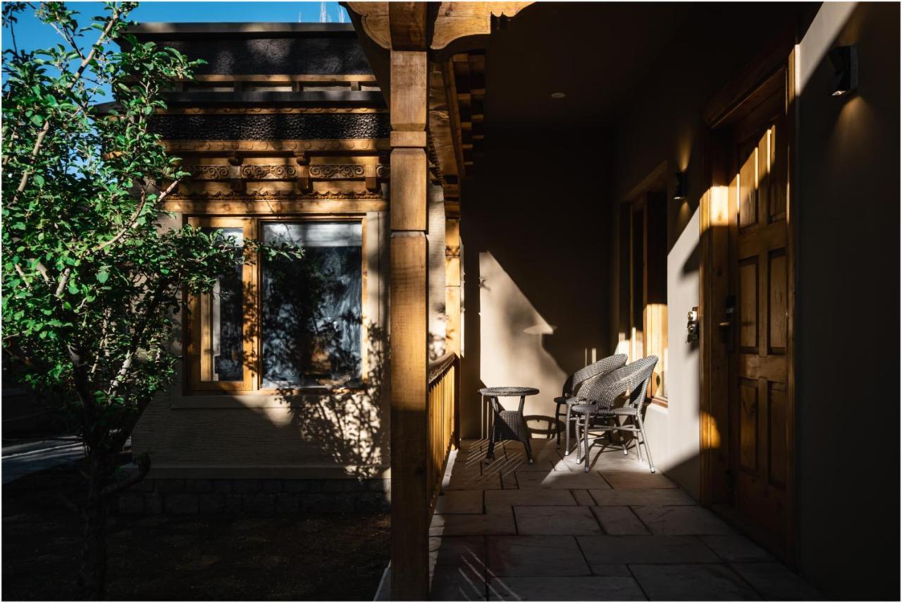 Essence At Ladakh Hotel เลห์ ภายนอก รูปภาพ
